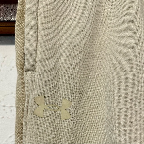 Boys Under Armour tan joggers size YSM - Picture 4 of 4